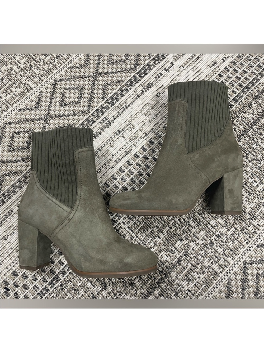 VIONIC Womens Perk Kaylee Ankle Boots 6.5 Olive Green Suede Rib-Knit
